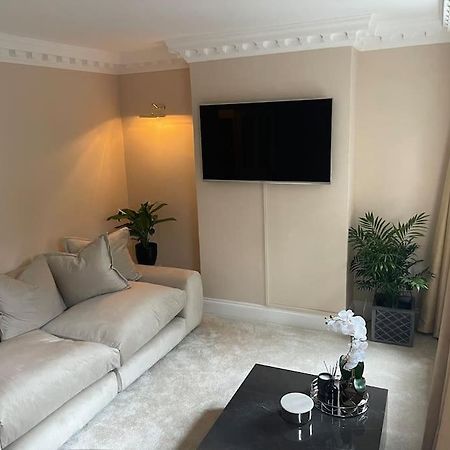 Newly Refurbished Apartment, Near Station & River Londres Exterior foto