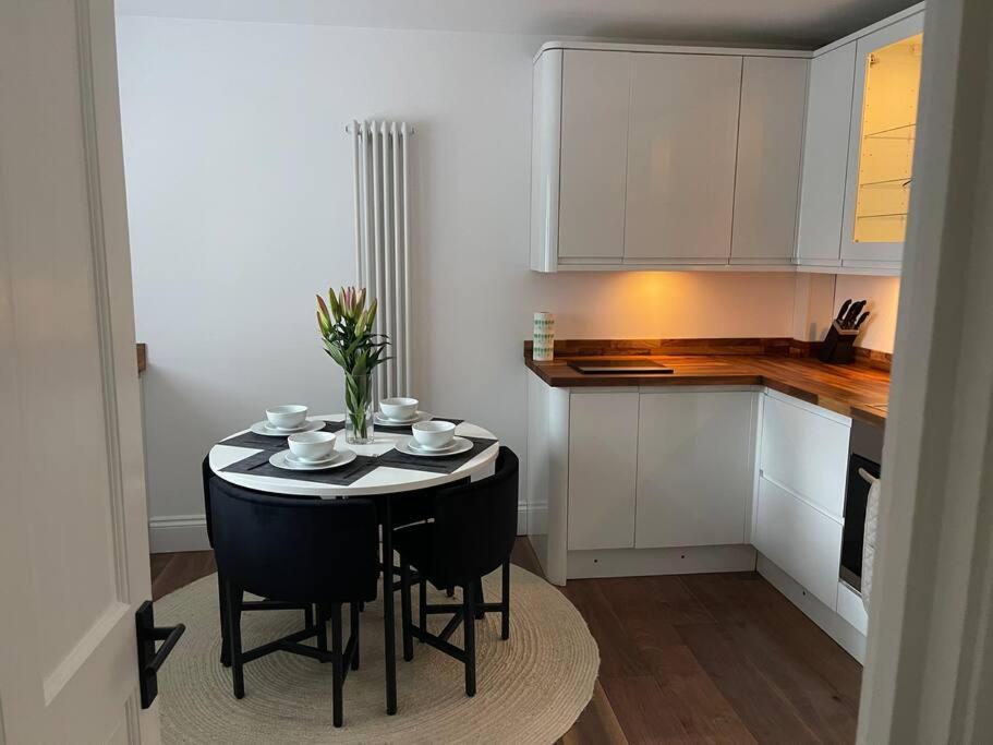 Newly Refurbished Apartment, Near Station & River Londres Exterior foto
