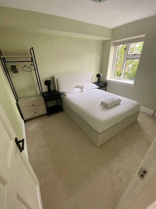 Newly Refurbished Apartment, Near Station & River Londres Exterior foto