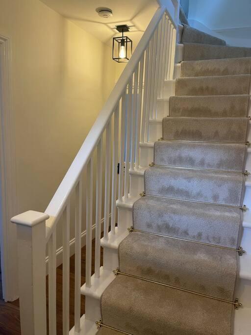 Newly Refurbished Apartment, Near Station & River Londres Exterior foto